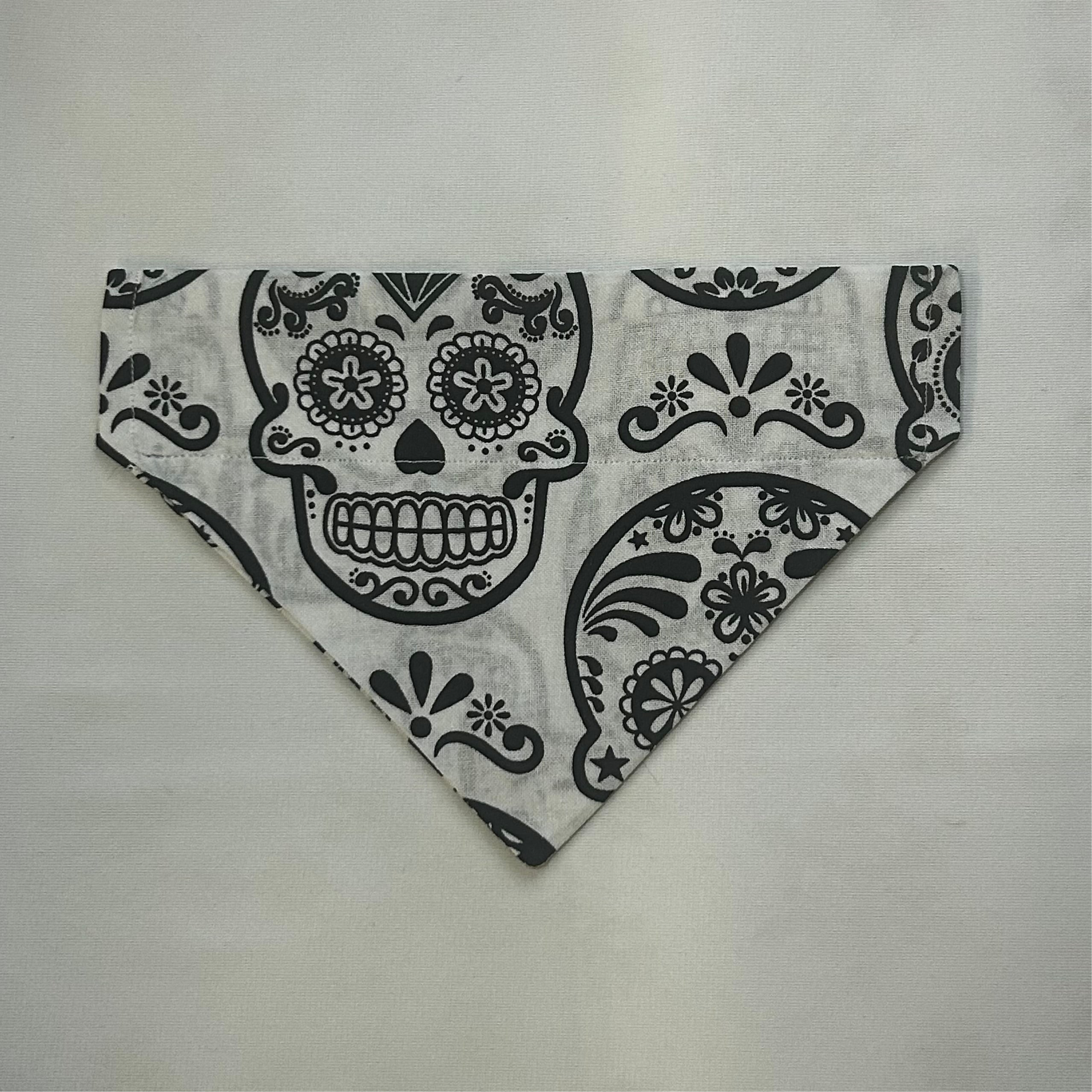 Black & White Skulls